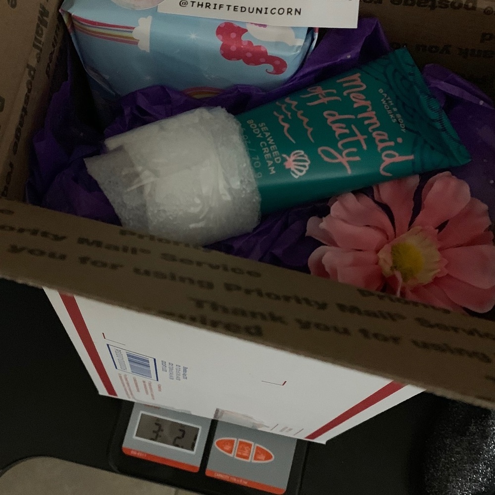 3+ LBS UNICORN MYSTERY BOX SURPRISE GIFT MAKEUP - Picture 2 of 8